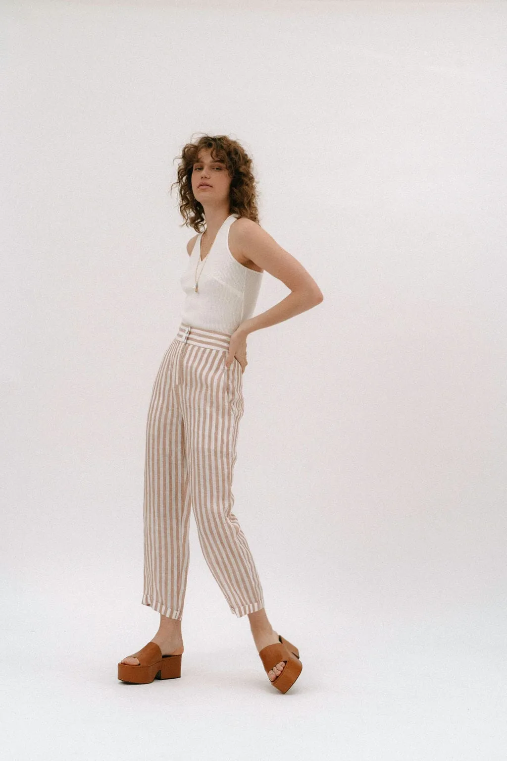RAYMOND - Pantalon droit taille haute en lin rayé blanc et beige